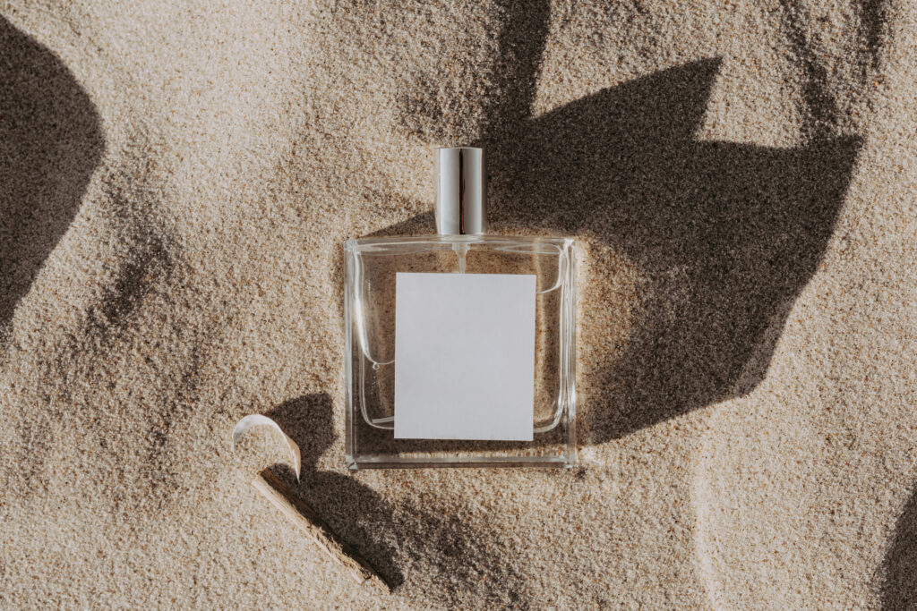 El perfume Cosmopolitan emana una fragancia cautivadora y sofisticada para despertar tus sentidos.