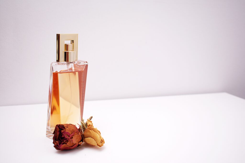 Fascínate con el aroma misterioso y seductor del perfume Halloween Man.